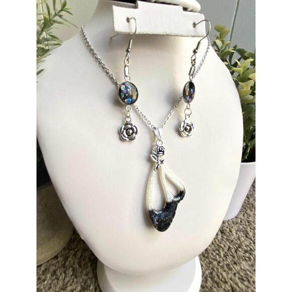 Handmade Resin & Silver Rose Pendant Jewelry Set – Unique Glitter Finish - Picture 3 of 4